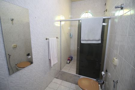 Casa à venda com 360m², 3 quartos e 2 vagasBanheiro