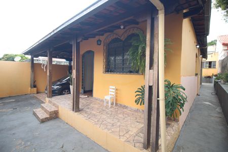 Casa à venda com 360m², 3 quartos e 2 vagasQuintal
