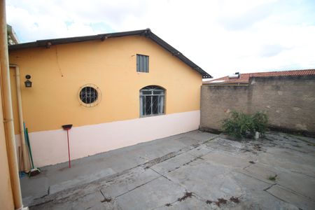 Casa à venda com 360m², 3 quartos e 2 vagasQuintal