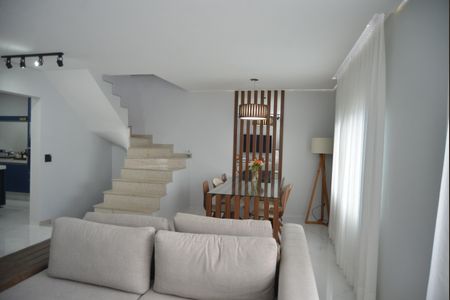 Casa à venda com 197m², 3 quartos e 3 vagasSala