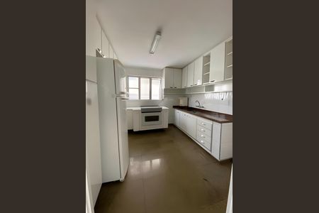 Apartamento para alugar com 3 quartos, 170m² em Cerqueira César, São Paulo