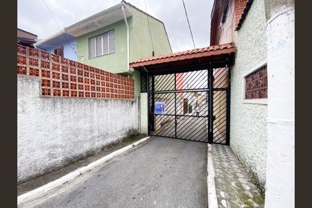 Casa à venda com 120m², 2 quartos e 2 vagas Casa à venda com 120m², 2 quartos e 2 vagasEntrada