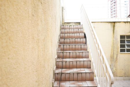 Casa à venda com 120m², 2 quartos e 2 vagasEscada