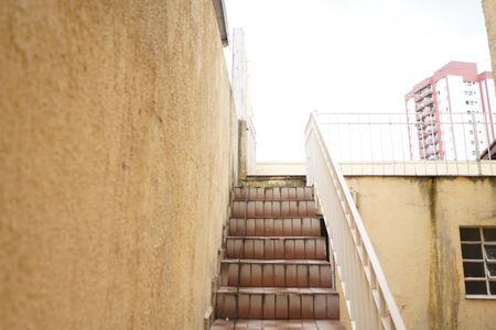 Casa à venda com 120m², 2 quartos e 2 vagasEscada