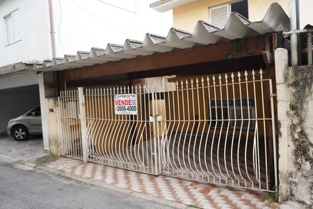 Casa à venda com 120m², 2 quartos e 2 vagasFachada