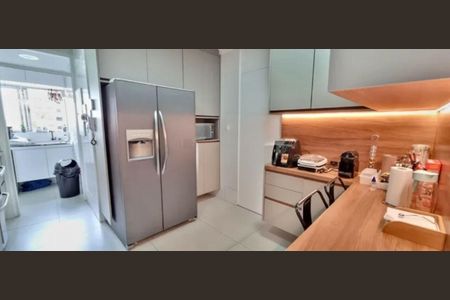 Apartamento para alugar com 140m², 4 quartos e 1 vaga