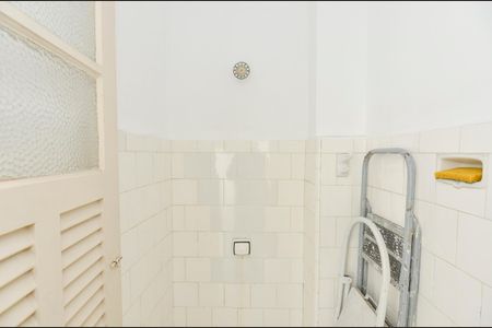 Apartamento à venda com 60m², 2 quartos e sem vaga Apartamento à venda com 60m², 2 quartos e sem vagaBanheiro de Serviço