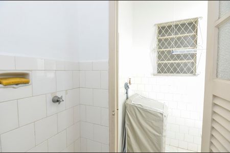 Apartamento à venda com 60m², 2 quartos e sem vaga Apartamento à venda com 60m², 2 quartos e sem vagaBanheiro de Serviço
