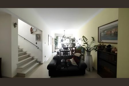 Casa para alugar com 4 quartos, 210m² em Jardim das Acacias, São Paulo