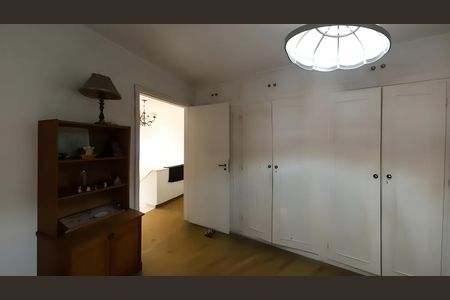 Casa para alugar com 4 quartos, 210m² em Jardim das Acacias, São Paulo