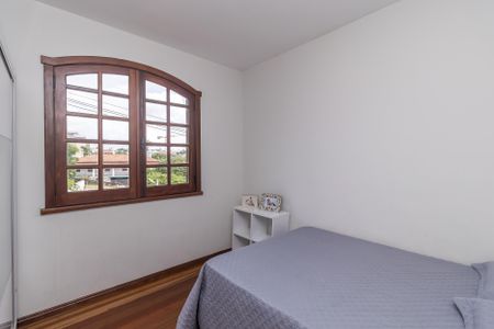 Casa à venda com 400m², 6 quartos e 8 vagasQuarto 2