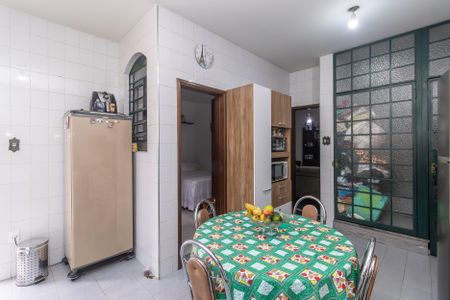 Casa à venda com 400m², 6 quartos e 8 vagasCozinha 1