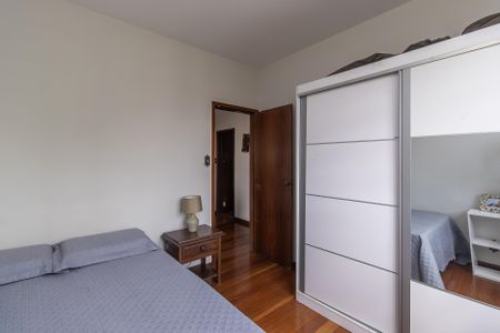 Casa à venda com 400m², 6 quartos e 8 vagasQuarto 2