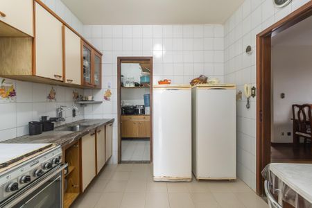 Casa à venda com 400m², 6 quartos e 8 vagasCozinha