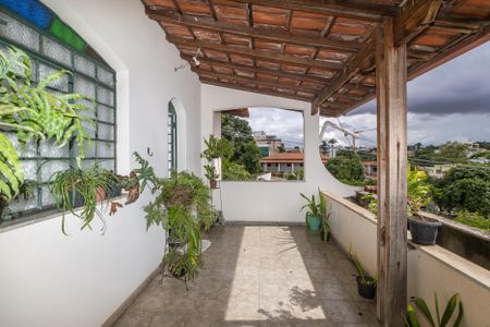 Casa à venda com 400m², 6 quartos e 8 vagasVaranda 2