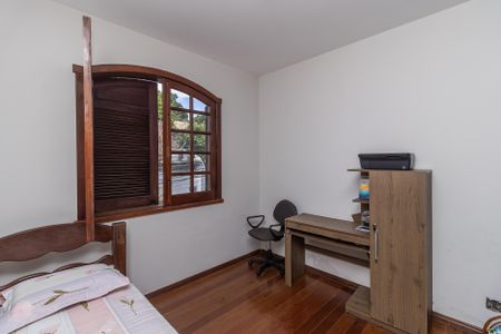 Casa à venda com 400m², 6 quartos e 8 vagasQuarto 3