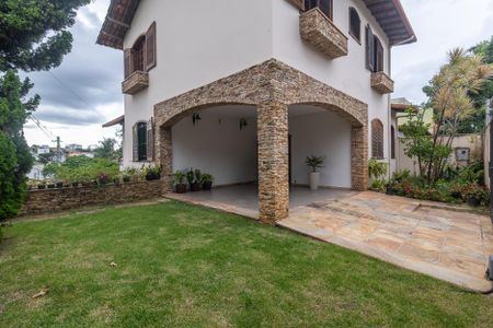 Casa à venda com 400m², 6 quartos e 8 vagasQuintal