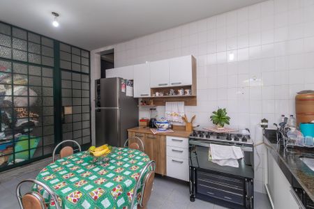 Casa à venda com 400m², 6 quartos e 8 vagasCozinha 1