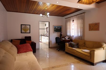 Casa à venda com 2 quartos, 110m² em Vila Campo Grande, São Paulo