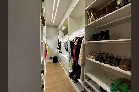 Casa de condomínio para alugar com 420m², 3 quartos e 4 vagascloset