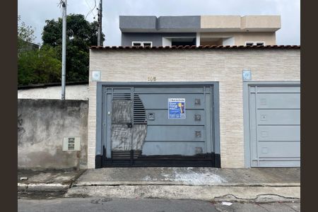 Casa para alugar com 100m², 3 quartos e 2 vagasFachada + Placa