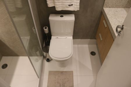 Banheiro de kitnet/studio para alugar com 1 quarto, 27m² em Perdizes, São Paulo
