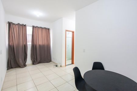 Sala de apartamento para alugar com 2 quartos, 64m² em Jardim Célia, Uberlândia