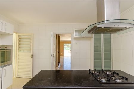 Casa à venda com 190m², 4 quartos e 2 vagas Casa à venda com 190m², 4 quartos e 2 vagasCozinha