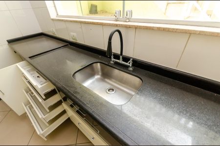 Casa à venda com 190m², 4 quartos e 2 vagas Casa à venda com 190m², 4 quartos e 2 vagasCozinha