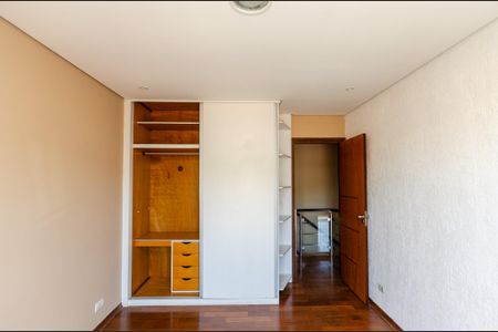 Casa à venda com 190m², 4 quartos e 2 vagas Casa à venda com 190m², 4 quartos e 2 vagasQuarto 2