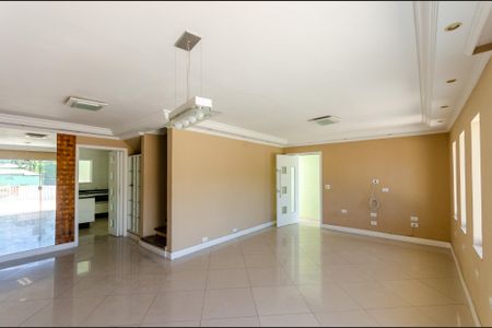 Casa à venda com 190m², 4 quartos e 2 vagas Casa à venda com 190m², 4 quartos e 2 vagasSala