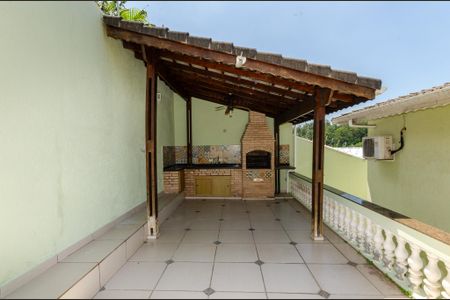 Casa à venda com 190m², 4 quartos e 2 vagas Casa à venda com 190m², 4 quartos e 2 vagasChurrasqueira