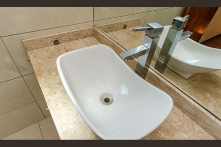 Casa à venda com 190m², 4 quartos e 2 vagas Casa à venda com 190m², 4 quartos e 2 vagasSuíte - Banheiro