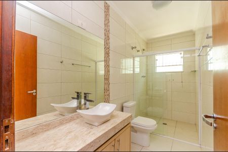 Casa à venda com 190m², 4 quartos e 2 vagas Casa à venda com 190m², 4 quartos e 2 vagasSuíte - Banheiro