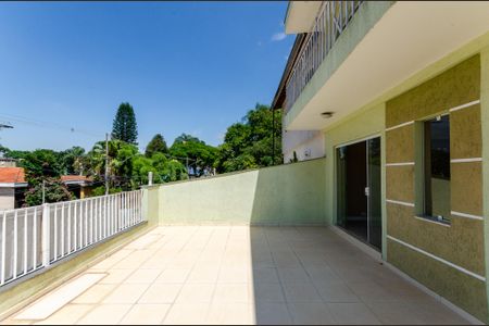Casa à venda com 190m², 4 quartos e 2 vagas Casa à venda com 190m², 4 quartos e 2 vagasSala - Sacada