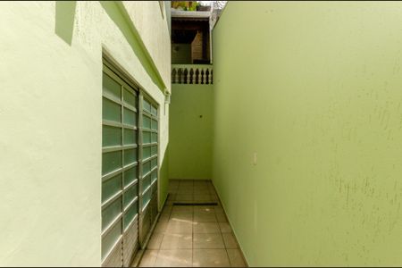 Casa à venda com 190m², 4 quartos e 2 vagas Casa à venda com 190m², 4 quartos e 2 vagasCorredor externo