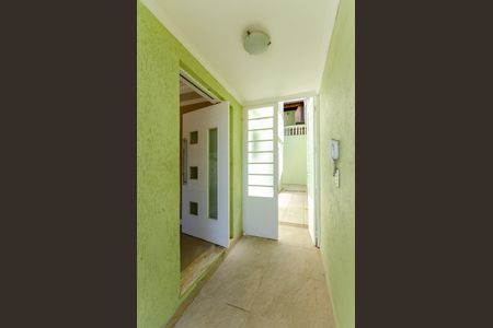 Casa à venda com 190m², 4 quartos e 2 vagas Casa à venda com 190m², 4 quartos e 2 vagasEntrada