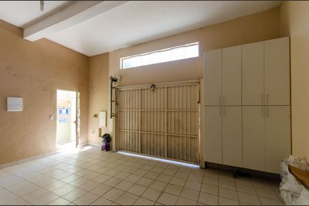 Casa à venda com 190m², 4 quartos e 2 vagas Casa à venda com 190m², 4 quartos e 2 vagasGaragem