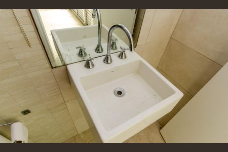 Casa à venda com 190m², 4 quartos e 2 vagas Casa à venda com 190m², 4 quartos e 2 vagasBanheiro de serviço