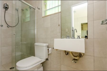 Casa à venda com 190m², 4 quartos e 2 vagas Casa à venda com 190m², 4 quartos e 2 vagasBanheiro de serviço