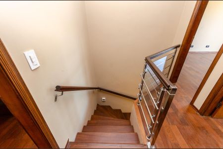 Escada de casa à venda com 4 quartos, 190m² em Vila Pedra Branca, São Paulo