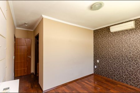 Casa à venda com 190m², 4 quartos e 2 vagas Casa à venda com 190m², 4 quartos e 2 vagasSuíte