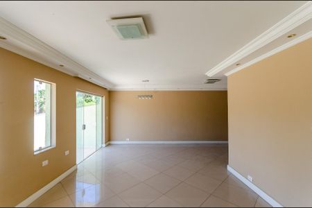 Sala de casa à venda com 4 quartos, 190m² em Vila Pedra Branca, São Paulo