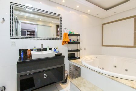Casa à venda com 260m², 3 quartos e 3 vagasBanheiro da Suíte