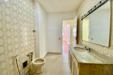 Apartamento à venda com 137m², 3 quartos e 1 vaga Apartamento à venda com 137m², 3 quartos e 1 vagaBanheiro