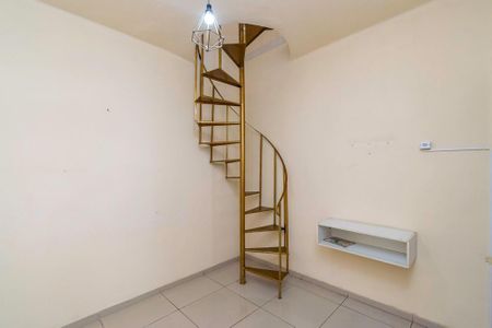 Apartamento para alugar com 44m², 1 quarto e sem vaga Apartamento para alugar com 44m², 1 quarto e sem vagaSala - Acesso ao 2º andar
