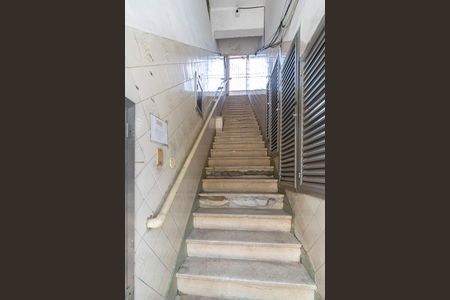 Apartamento para alugar com 44m², 1 quarto e sem vaga Apartamento para alugar com 44m², 1 quarto e sem vagaÁrea comum - Escadas