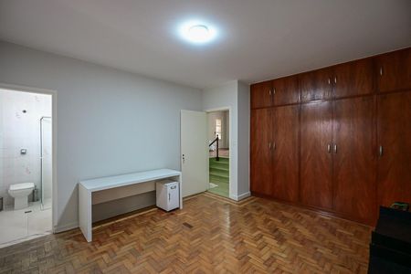 Casa à venda com 181m², 2 quartos e 2 vagasSuíte