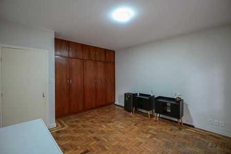 Casa à venda com 181m², 2 quartos e 2 vagasSuíte