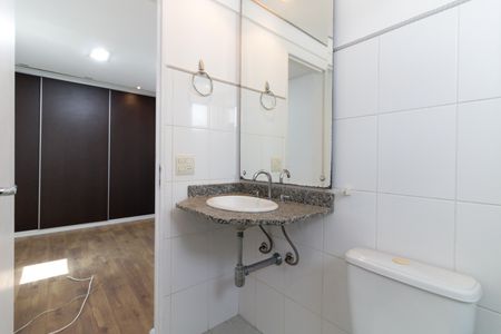 Apartamento à venda com 69m², 2 quartos e 2 vagas Apartamento à venda com 69m², 2 quartos e 2 vagasBanheiro da Suíte